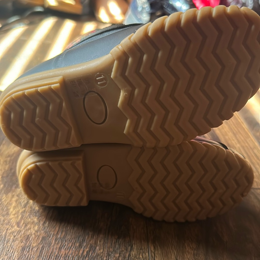 FabKids Lace Up Duck Boot in floral  Size 11